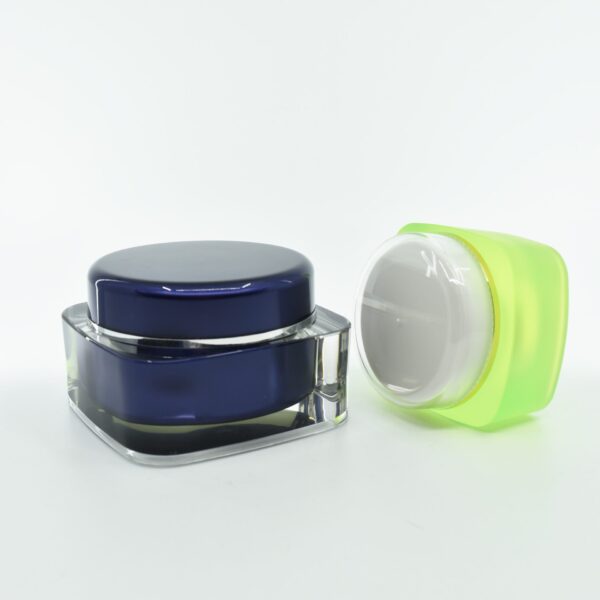 <b>Square Acrylic Jar</b><br><i>5ml, 15ml, 30ml, 50ml, 100ml, 200ml</i><br>SKU: 612AA-PE