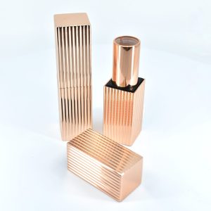 Luxe Ribbed Lipstick Tube  Cup Size: 12.1/12.7mm SKU: 257MA-BL7176