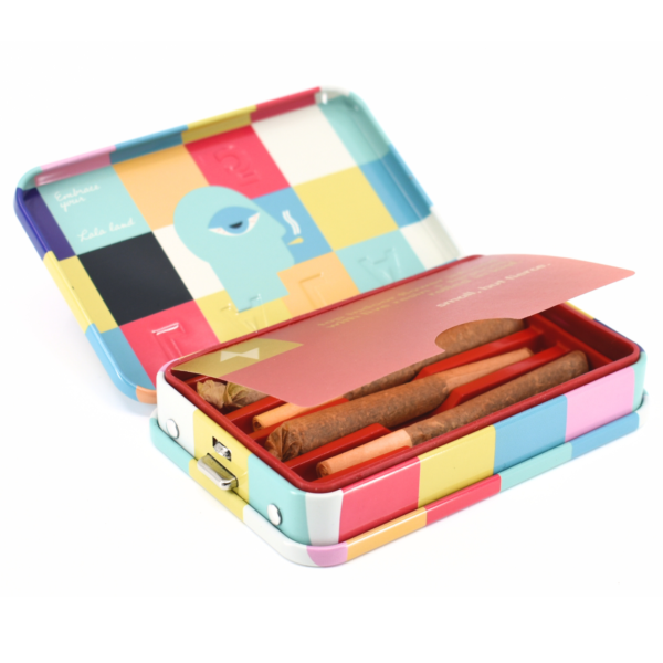 <b>Child-Resistant Tin Box</b> <br>U.S. Patented · 16 CFR §1700.20 Certified · Multi-Pack Pre-Rolls <br>L: 101mm × W: 63mm × H: 15mm <br>SKU: 760CR-V4A
